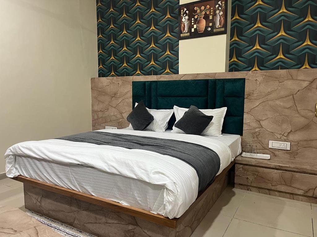 Hotel Sunrise Vadodara Eksteriør bilde